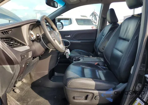 2015 Toyota Sienna Sport z USA, uszkodzony, nr VIN 5TDXK3DC4FS664323